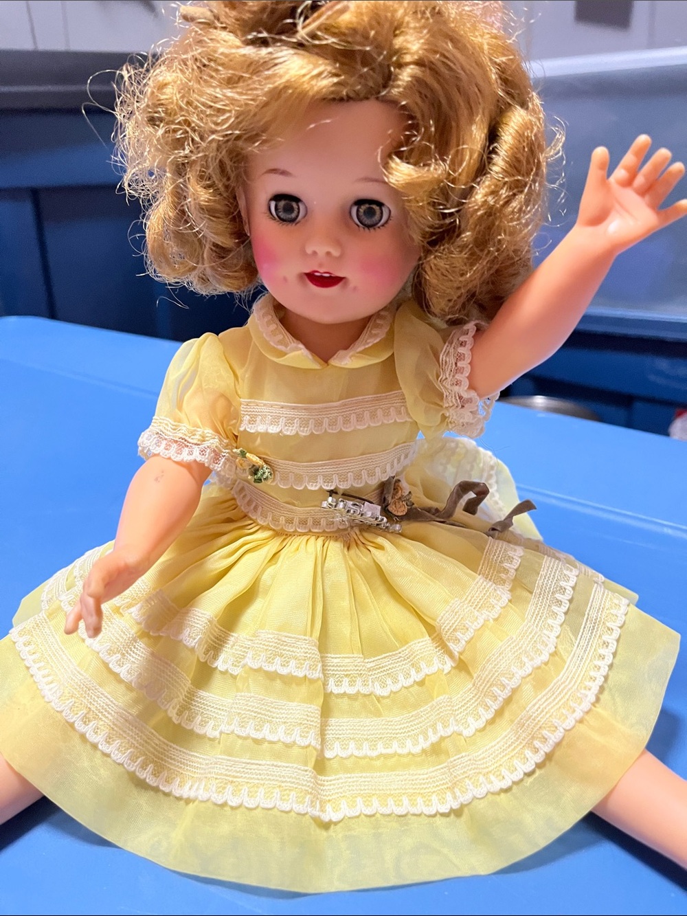 SHIRLEY TEMPLE VINTAGE DOLL Yellow dress